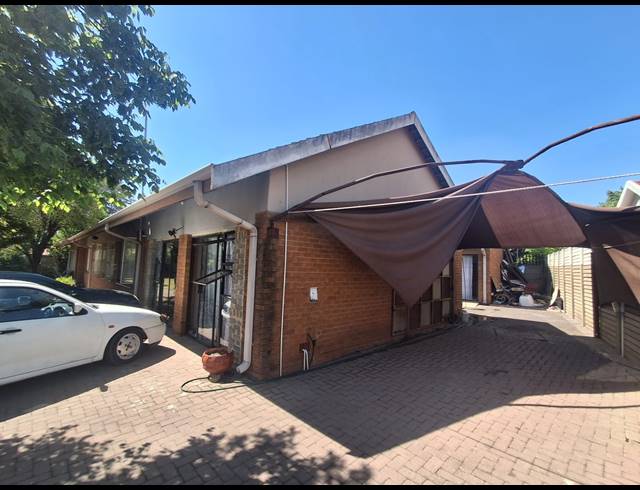 17 BEDROOM HOUSE FOR SALE IN VANDERBIJLPARK SE 7